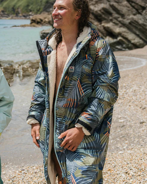 Waves Recycled Sherpa Lined Changing Robe | Passenger | Portwest - The Outdoor Shop