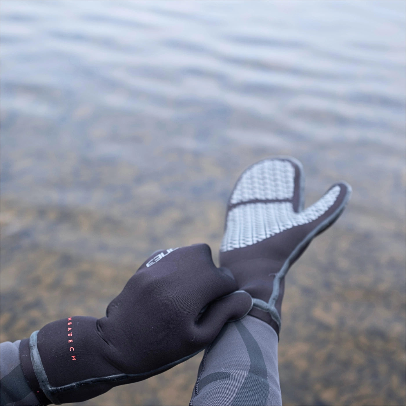 ZONE3 Thermo-Tech Warmth Swim Mitts | Zone 3 | Portwest - The Outdoor Shop