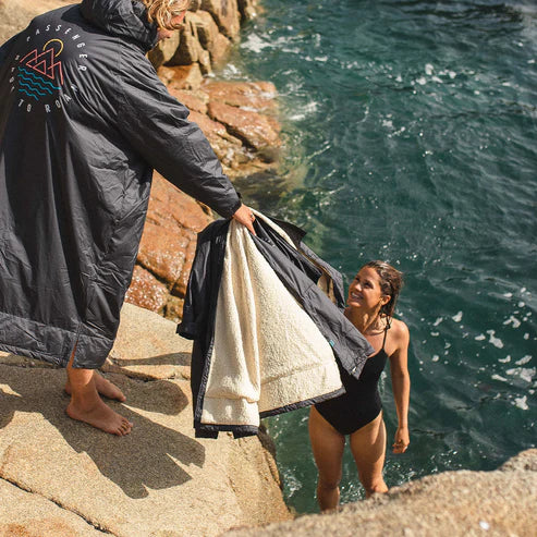 Escapism Recycled Sherpa Lined Changing Robe | Passenger | Portwest - The Outdoor Shop