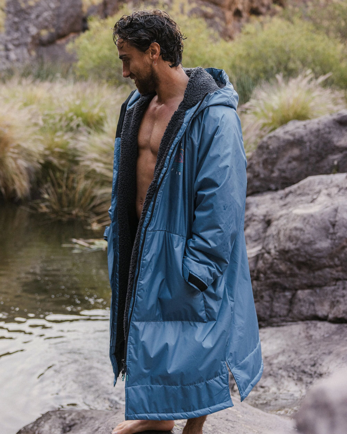 Escapism Recycled Sherpa Lined Changing Robe | Passenger | Portwest - The Outdoor Shop