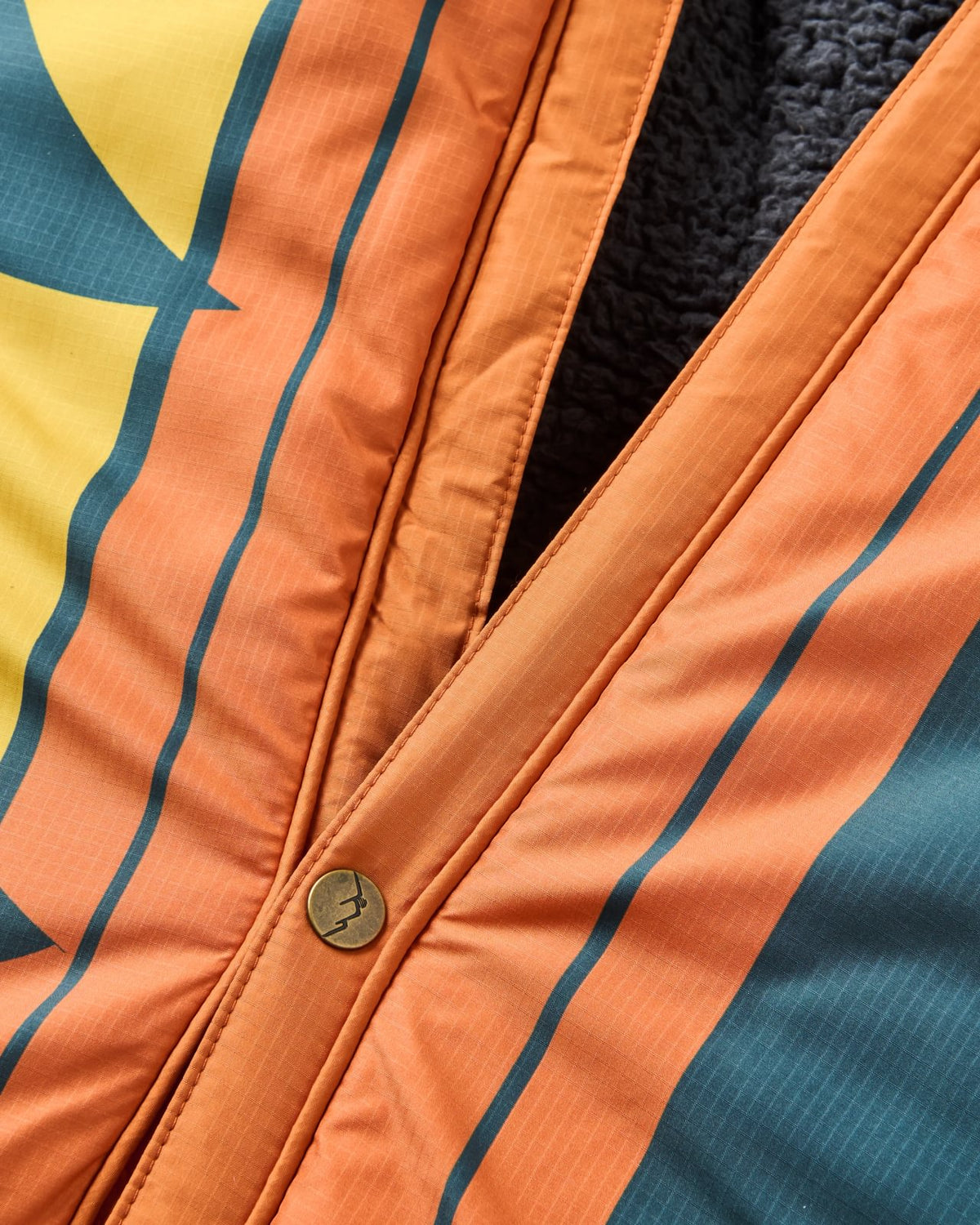 Passenger Cabin Recycled Sherpa Blanket | Passenger | Portwest - The Outdoor Shop