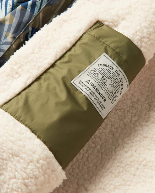Waves Recycled Sherpa Lined Changing Robe | Passenger | Portwest - The Outdoor Shop