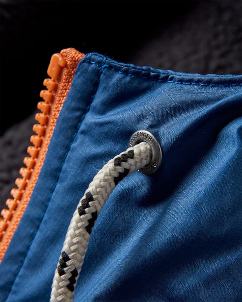Waves Recycled Sherpa Lined Changing Robe | Passenger | Portwest - The Outdoor Shop